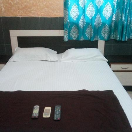 Hotel Sarang Lodge Panvel Eksteriør billede