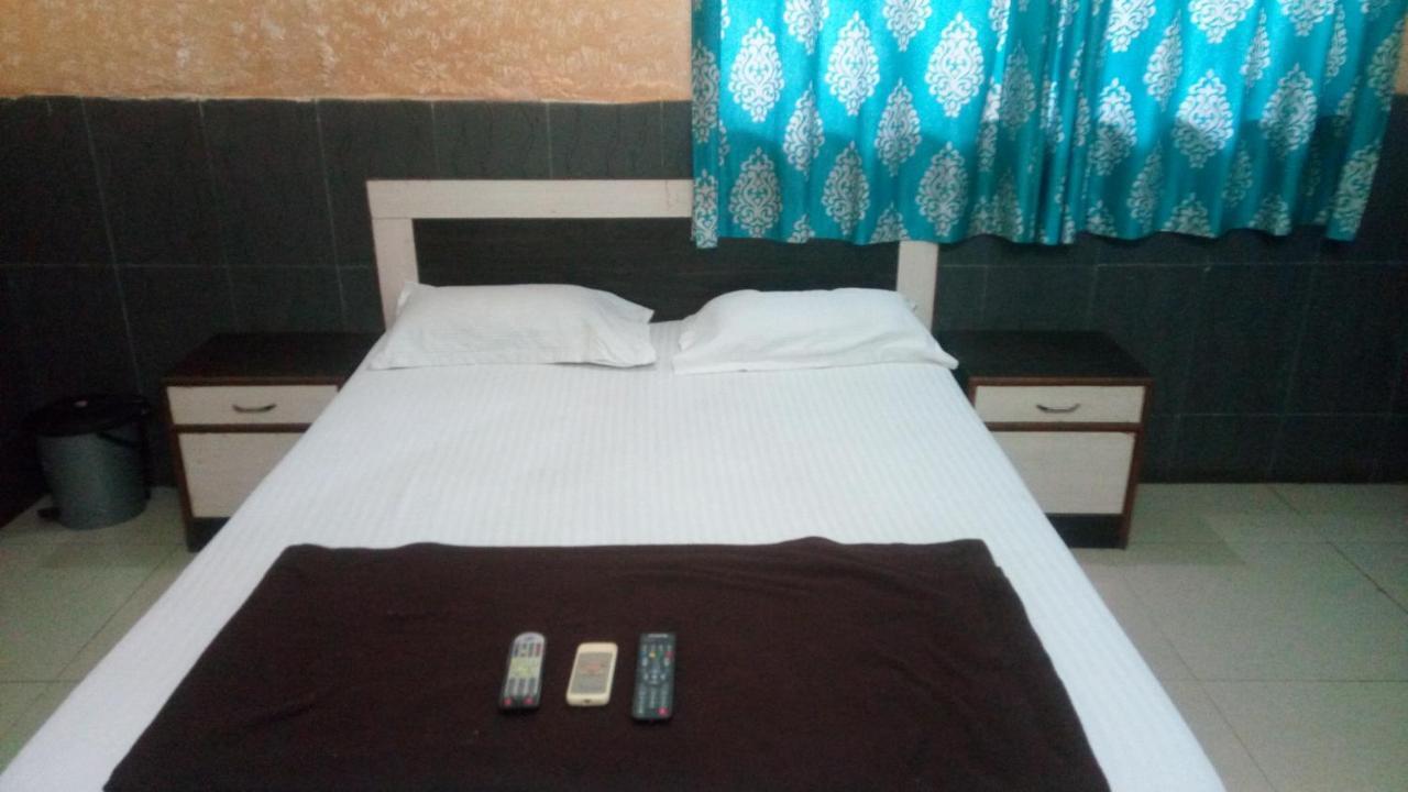 Hotel Sarang Lodge Panvel Eksteriør billede