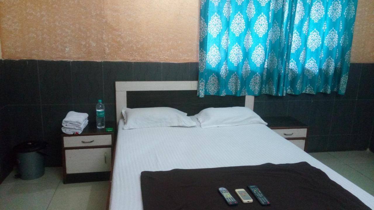 Hotel Sarang Lodge Panvel Eksteriør billede
